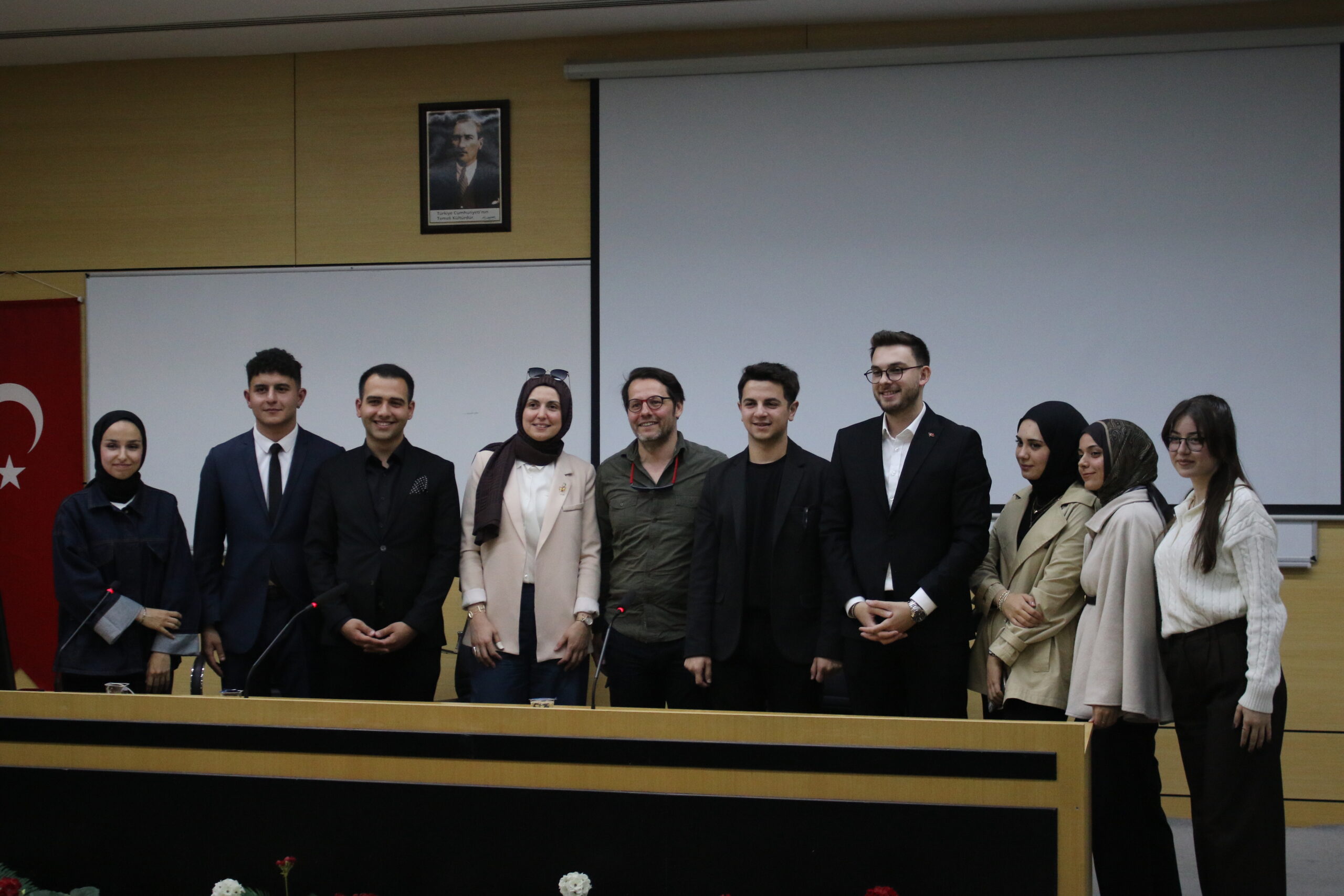 Zeynep Matur: Radyo bitmeyecek çünkü hala büyülü