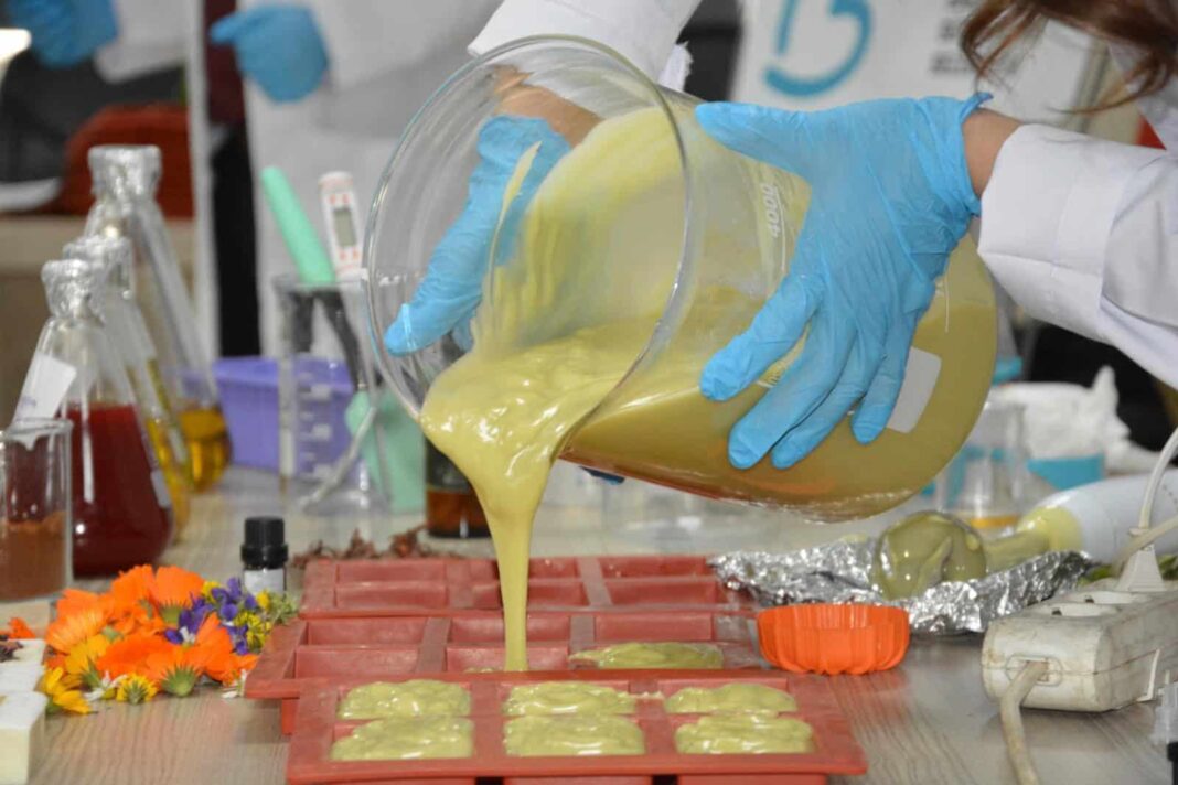 BAÇEM'in Ayın Atölyesi Programları Balıkesir ve Çevre İllerde Büyük İlgiyle Sürüyor