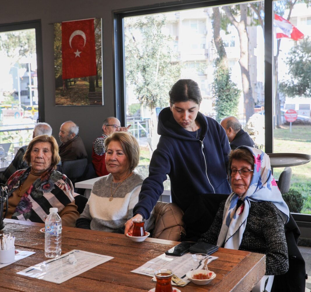 Barbaros Aile Çay Bahçesi, Antalya’nın Merkezinde Her Yaştan Vatandaşa Sakin ve Güvenli Buluşma Ortamı Sunuyor