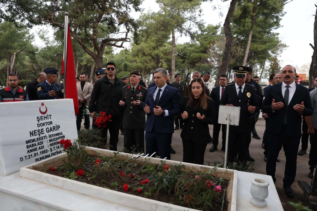 Antalya'da Çanakkale Zaferi'nin 111. Yılında Uncalı Şehitliği'nde Anma Töreni Yapıldı