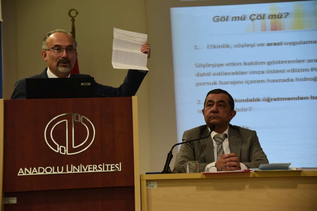 Eğitim Fakültesinde Su Kaynakları ve Kuraklık Üzerine Bilinçlendirme Etkinliği Düzenlendi