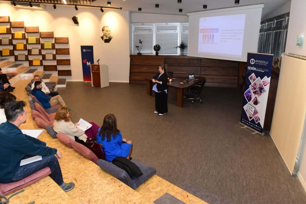 Anadolu Üniversitesi’nde ARİNKOM TTO ile Proje ve Girişimcilik Alanında Bilgilendirme Toplantısı Gerçekleştirildi